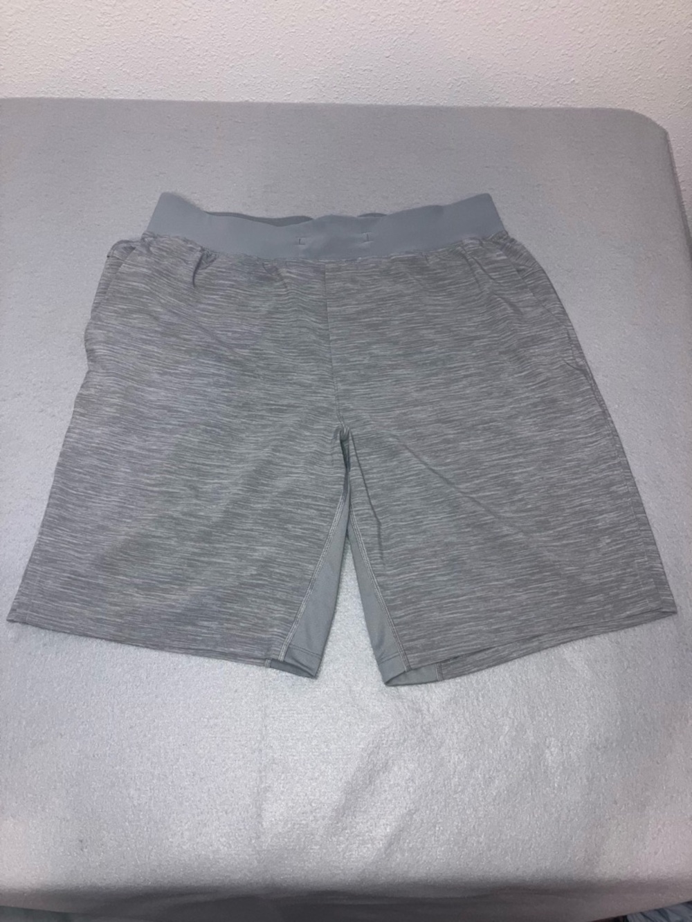 LULULEMON Men's Light Grey
T.H.E. LINERLESS TRAINING SHORTS